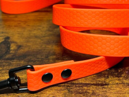 Obojek s přeskou - stříbrné kování