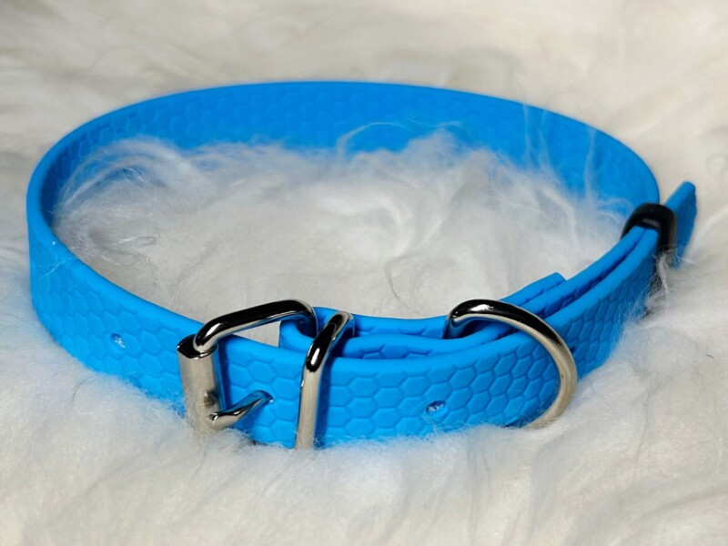 Obojek s přeskou - černé kování