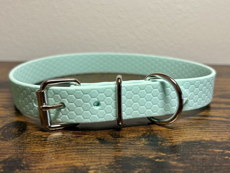 Obojek s přeskou - černé kování