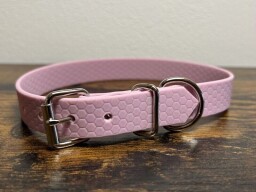 Obojek s přeskou - staromosazné kování