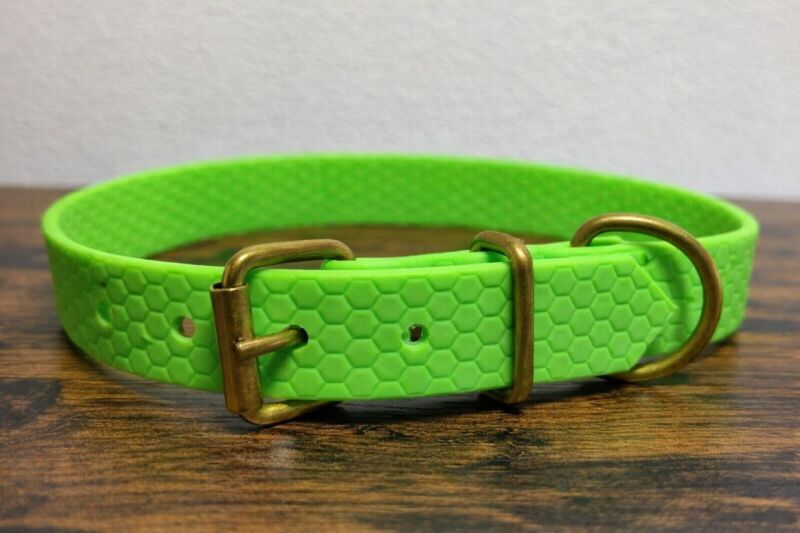 Obojek s přeskou - staromosazné kování